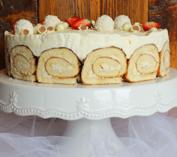Nepečena torta s jagodama i kremom od vanilije