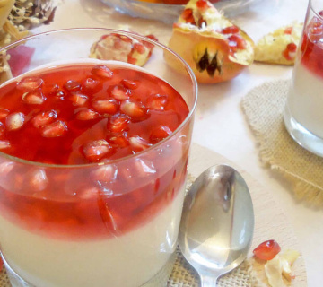 Desert s bijelom čokoladom i šipkom