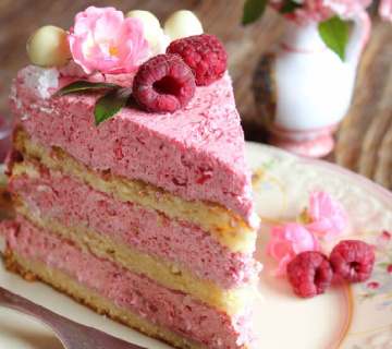 Lagana mousse torta s malinama