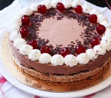 Čokoladna mousse torta s hrskavim insertom