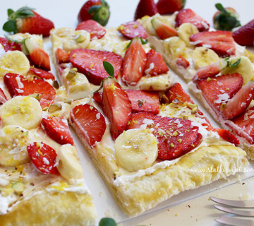 Tart s jagodama i bananama