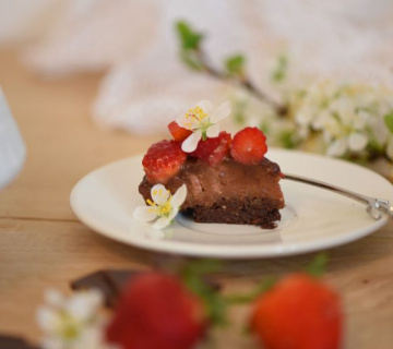 Sirova čokoladna torta