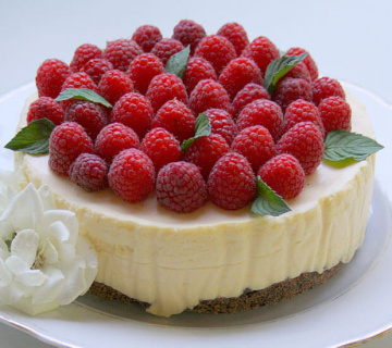 Torta s makom, malinama i vanilijom