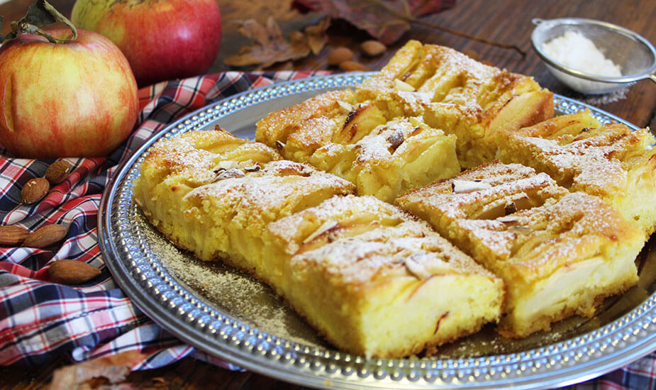 Jednostavan kolač s jabukama i bademima