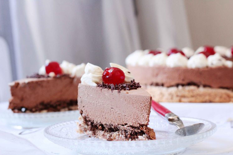 Čokoladna mousse torta