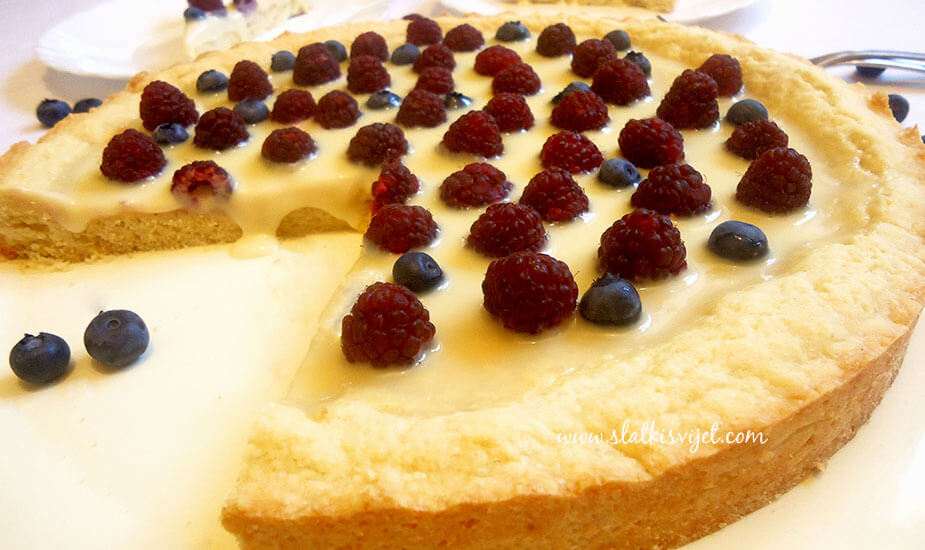 Image for: Tart s bijelom čokoladom i bobičastim voćem