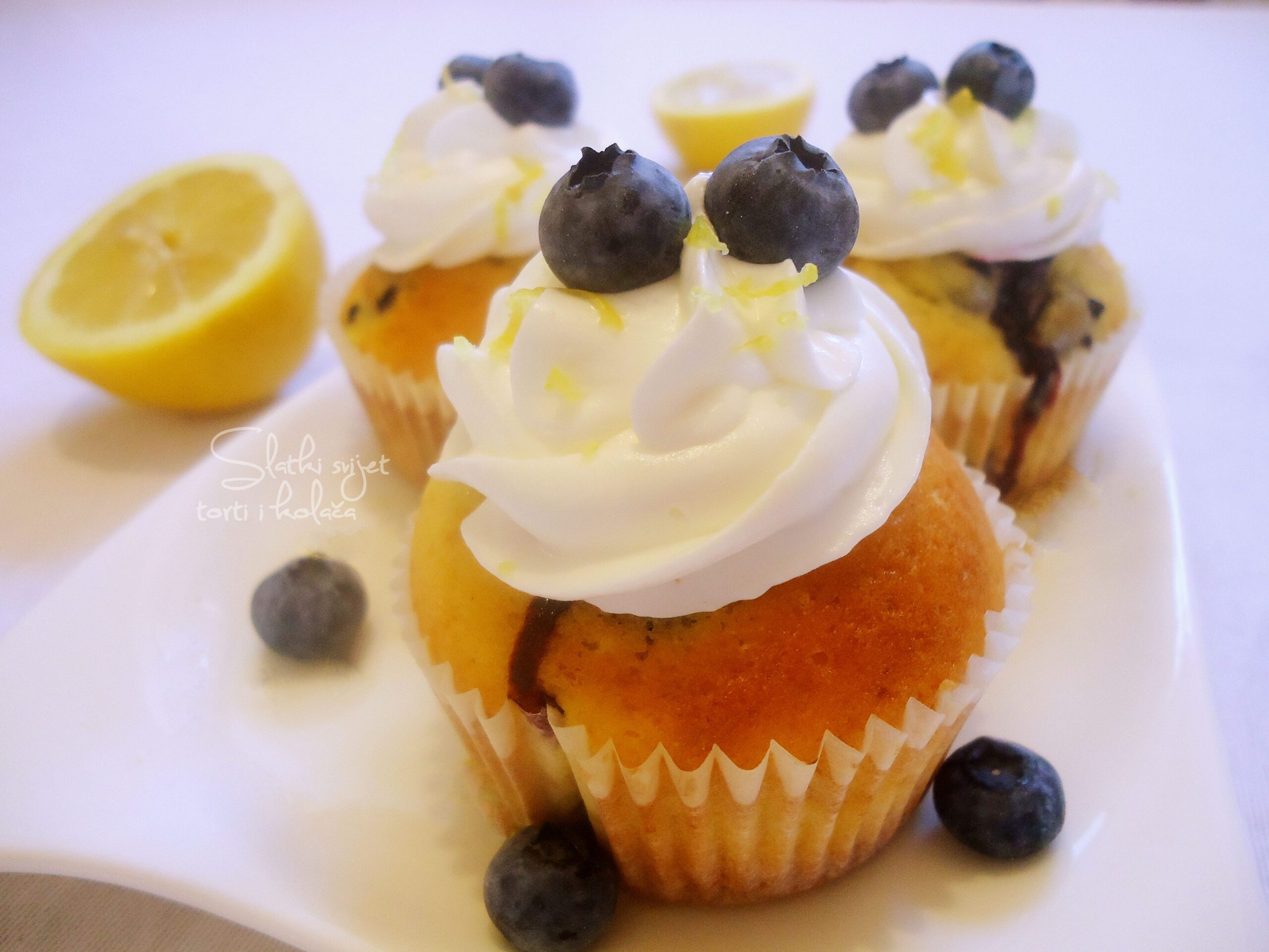 Image for: Cupcake s borovnicama i kremom od limuna