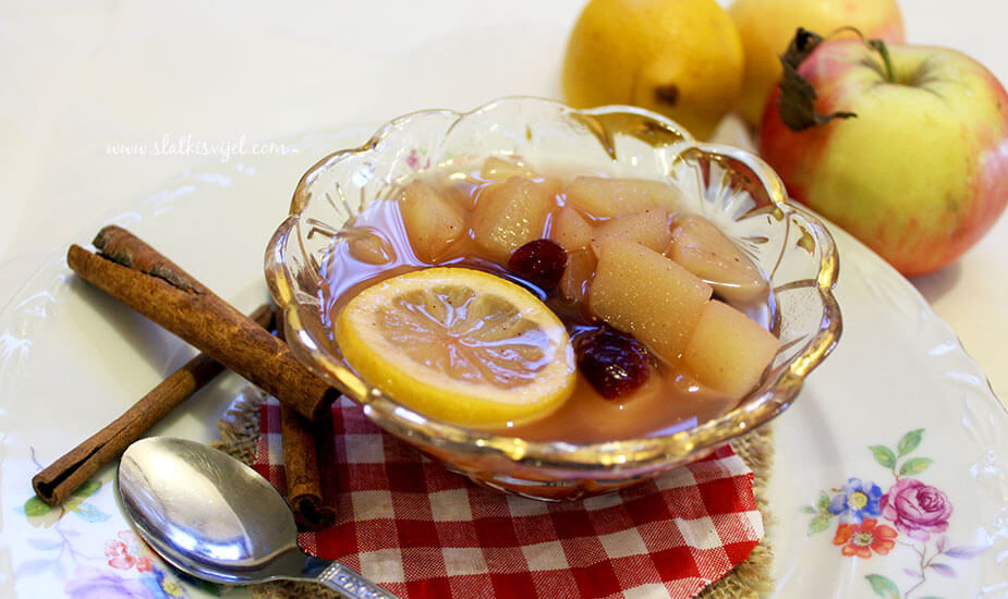 Bakin kompot s jabukama