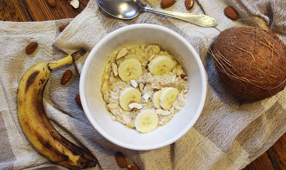 Image for: Zobena kaša s bananom i kokosom