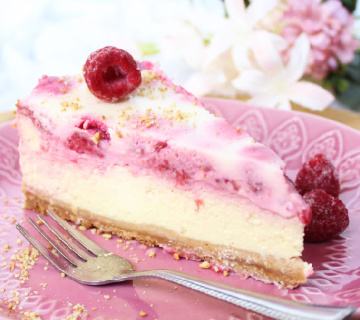 Klasični cheesecake s malinama