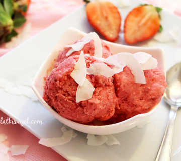Jogurt sladoled s jagodama
