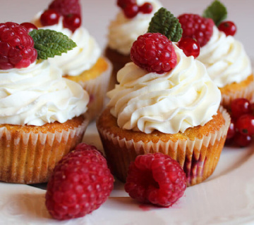 Cupcakes s malinama i bijelom čokoladom