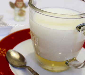 Toplo mlijeko s vanilijom i medom