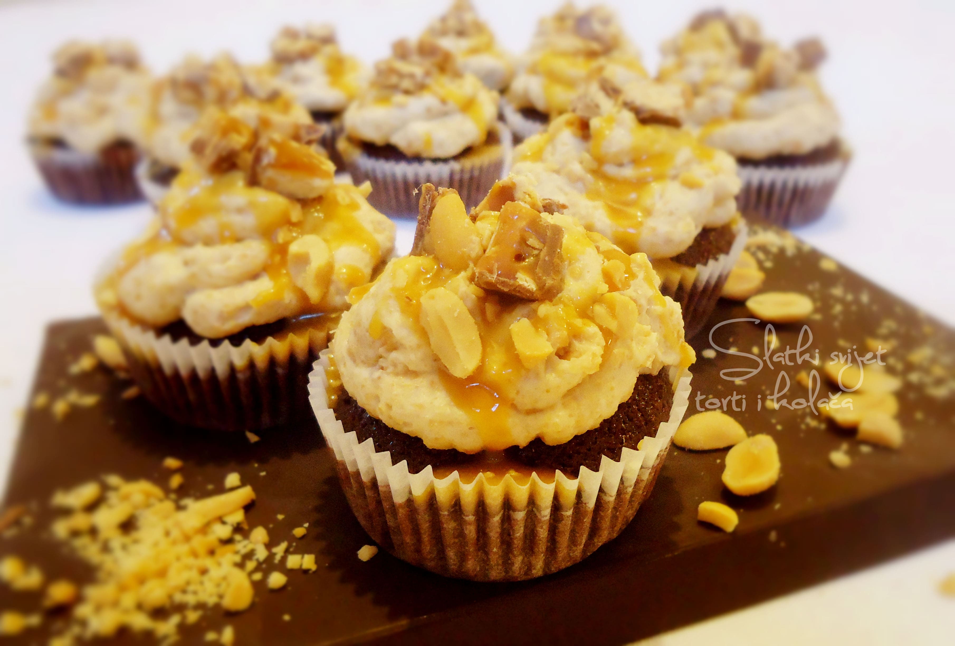 Snickers cupcake