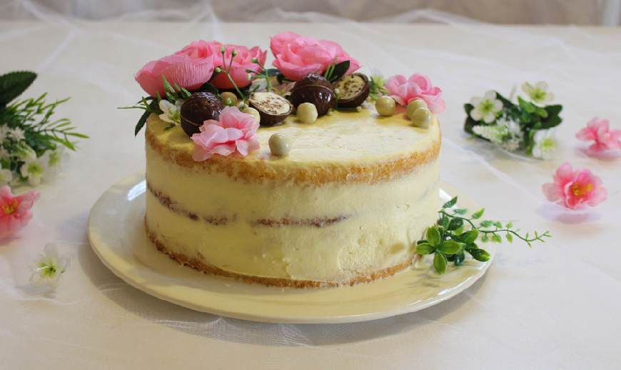 Gola torta s vanilijom i džemom od borovnica