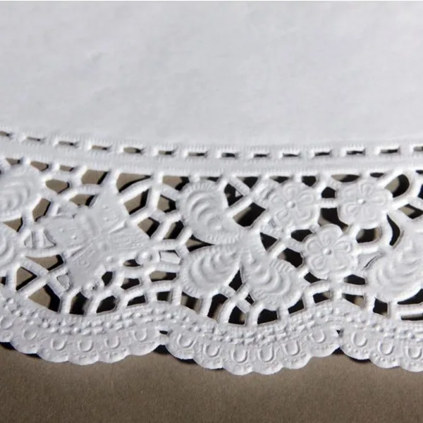 Papirnata čipka ovalna 28 × 41 cm – 12 kom